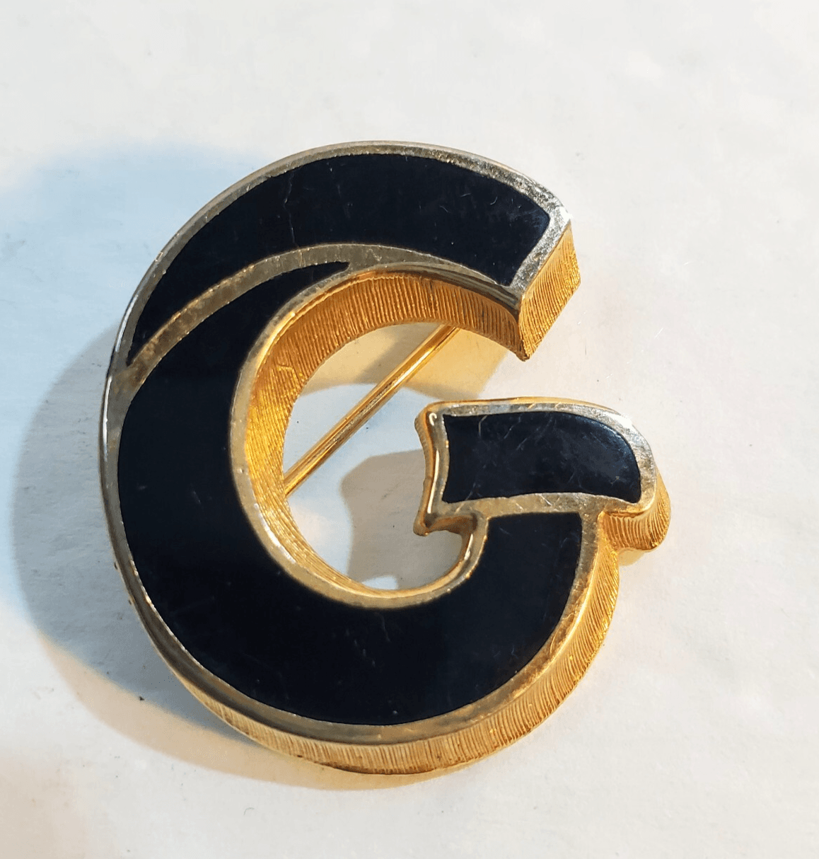 Vintage Lisner "G" Gold Tone Black Enamel Monogram Brooch Pin Mid-Century