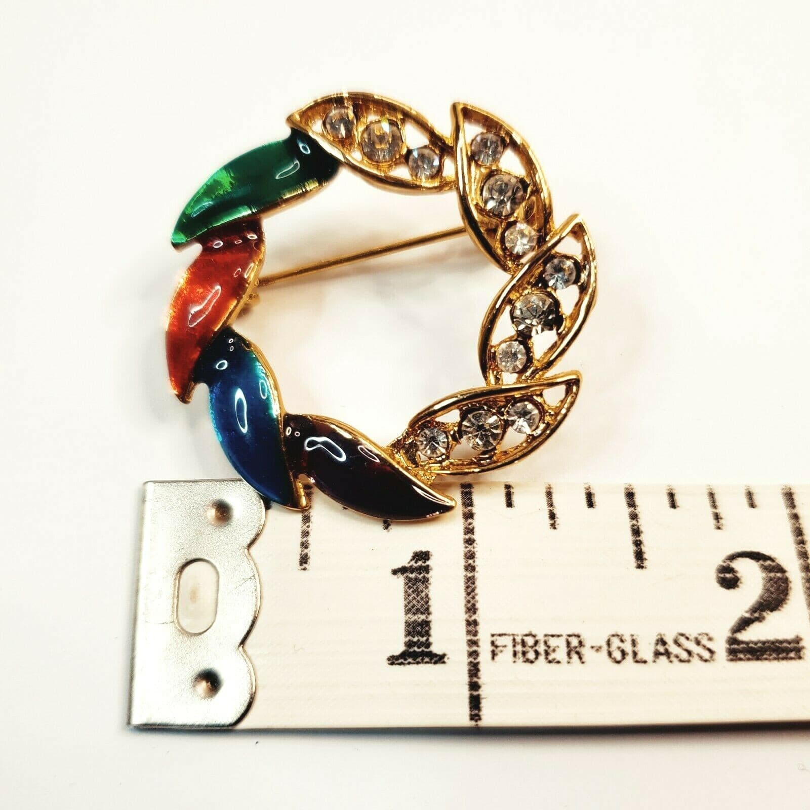 Vintage Unmarked Gold Tone Metal Enamel Clear Rhinestones Wreath Brooch Pin - Thumbnail 3