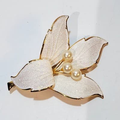 Vintage Gold Tone White Sparkle Enamel Faux Pearl Leaf Flower Brooch Pin