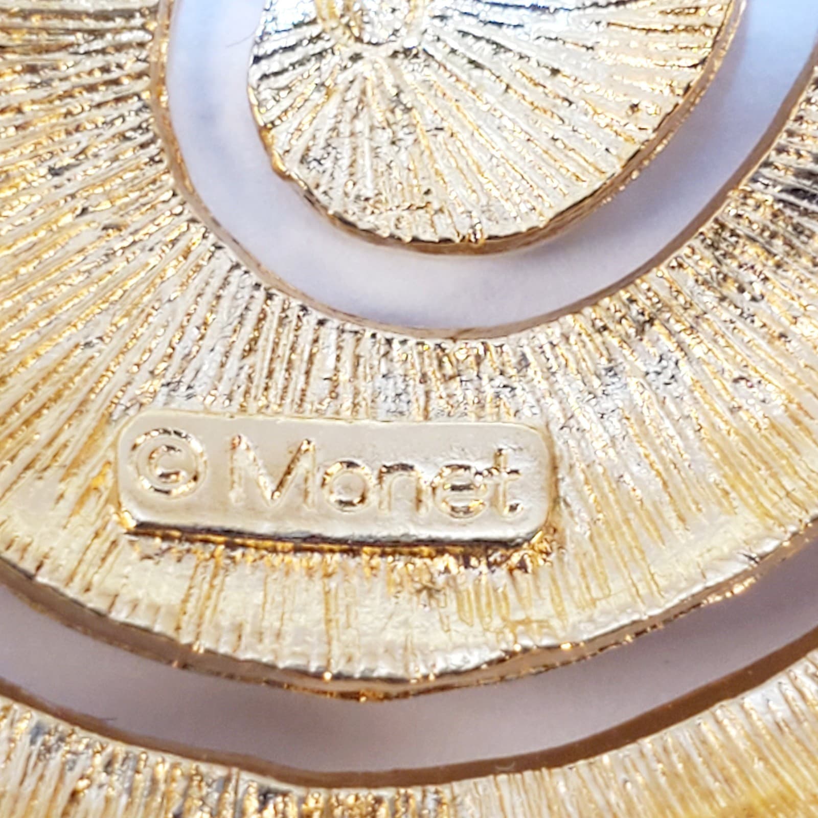 Vintage Signed Monet Gold Tone Large Metal Solar Blazing Sun Brooch Pin - Thumbnail 2