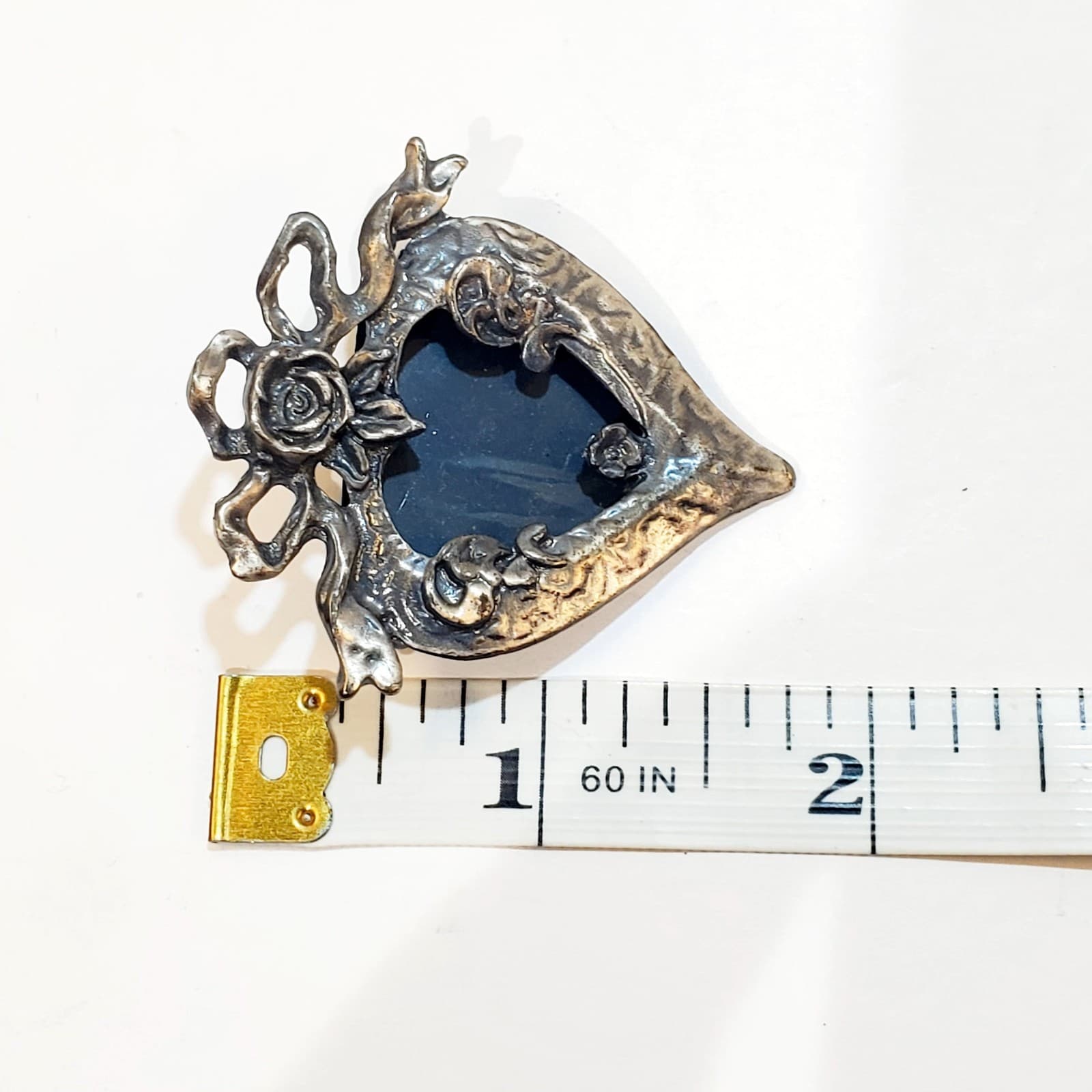 Vintage Pewter Tone Victorian Picture Frame Heart Shaped Brooch Pin - Thumbnail 3