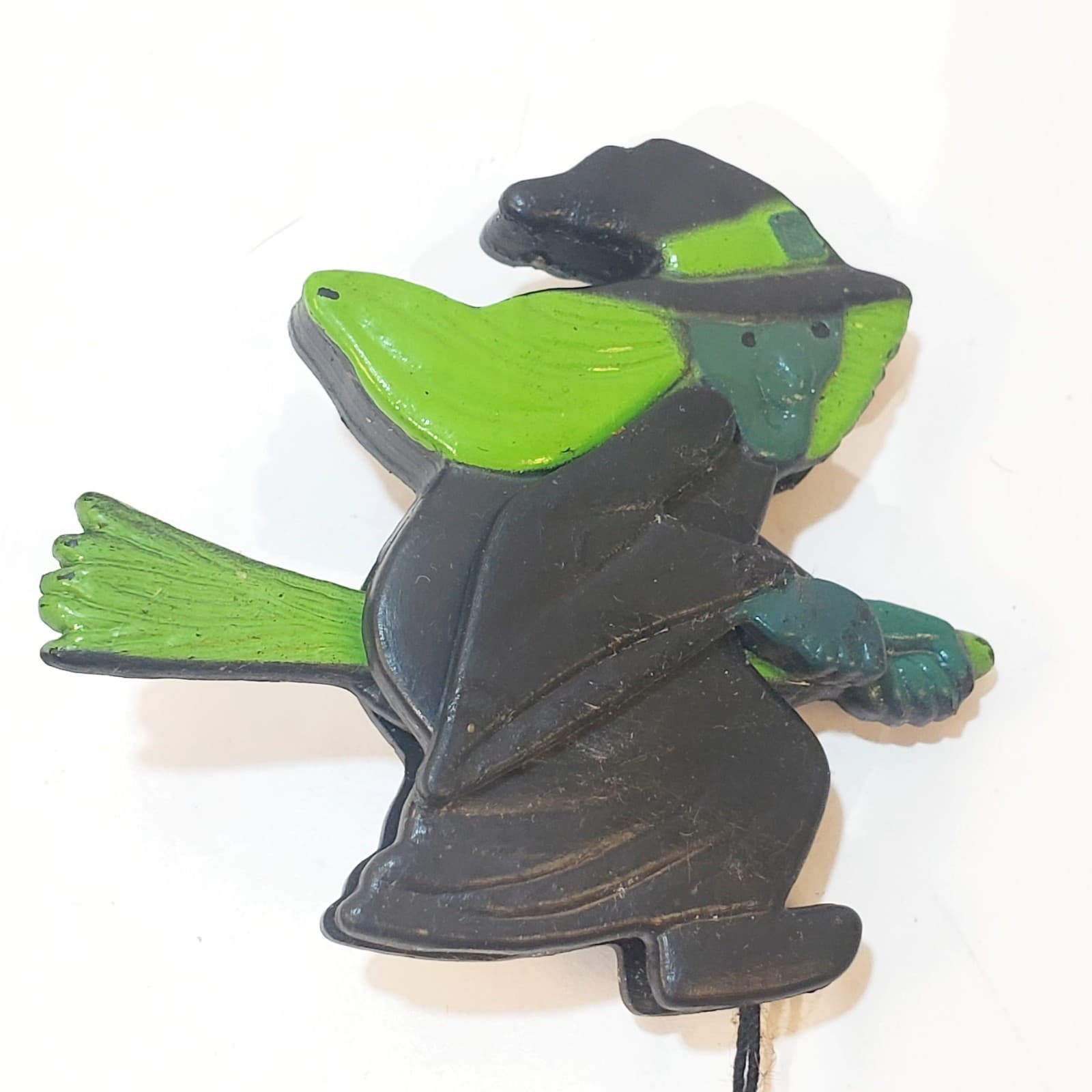 Vtg Molded Plastic Wicked Witch Pull String Moveable Broom Halloween Brooch Pin - Thumbnail 2