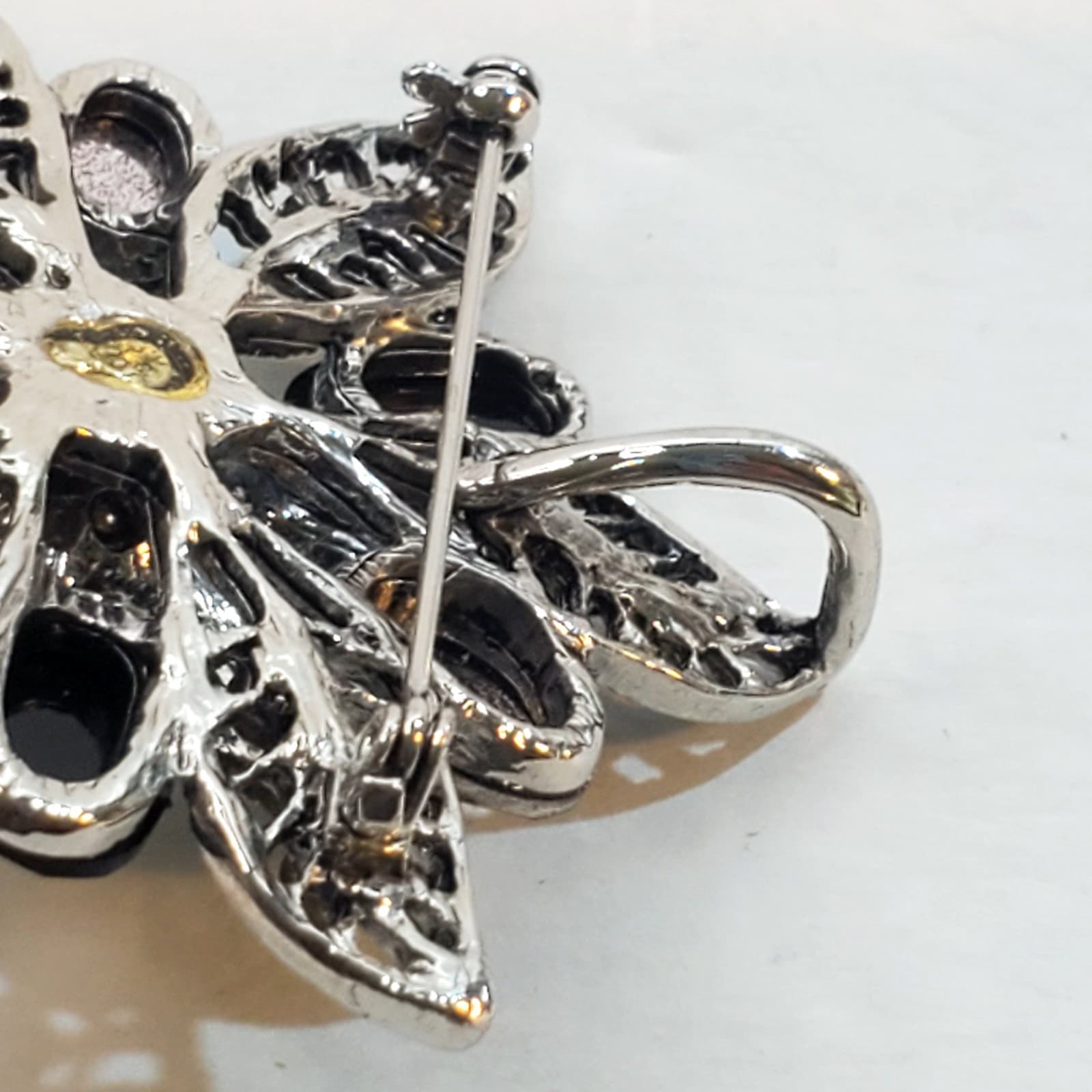 Vintage Silver Tone Faux Pearl Center Black Faceted Rhinestone Flower Brooch Pin - Thumbnail 3