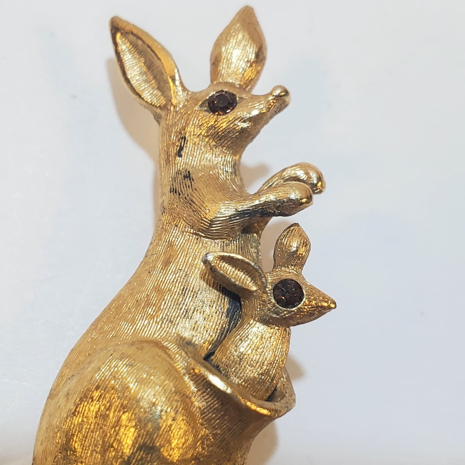 Vintage Avon Gold Tone Brushed Metal Mechanical Kangaroo and Joey Brooch Pin - Thumbnail 2