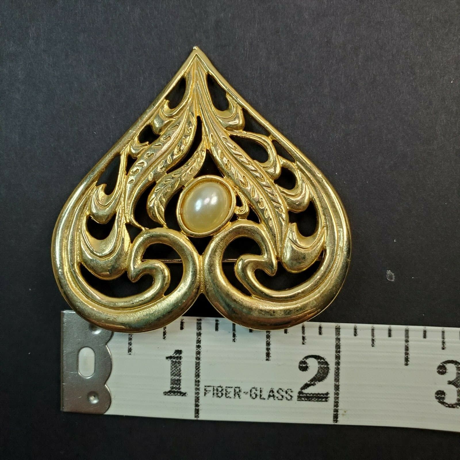 Vintage Venue USA Faux Pearl Gold Tone Open Work Heart Brooch Pin - Thumbnail 5