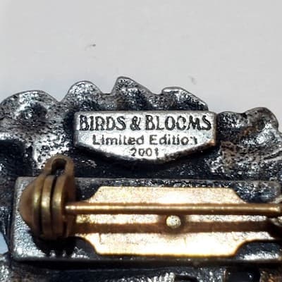 Vtg Birds & Blooms Limited Edition 2001 Garden Wheelbarrow Brooch Pin 1.25 in - Thumbnail 3