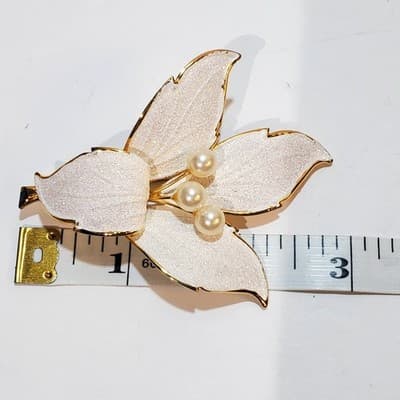 Vintage Gold Tone White Sparkle Enamel Faux Pearl Leaf Flower Brooch Pin - Thumbnail 3