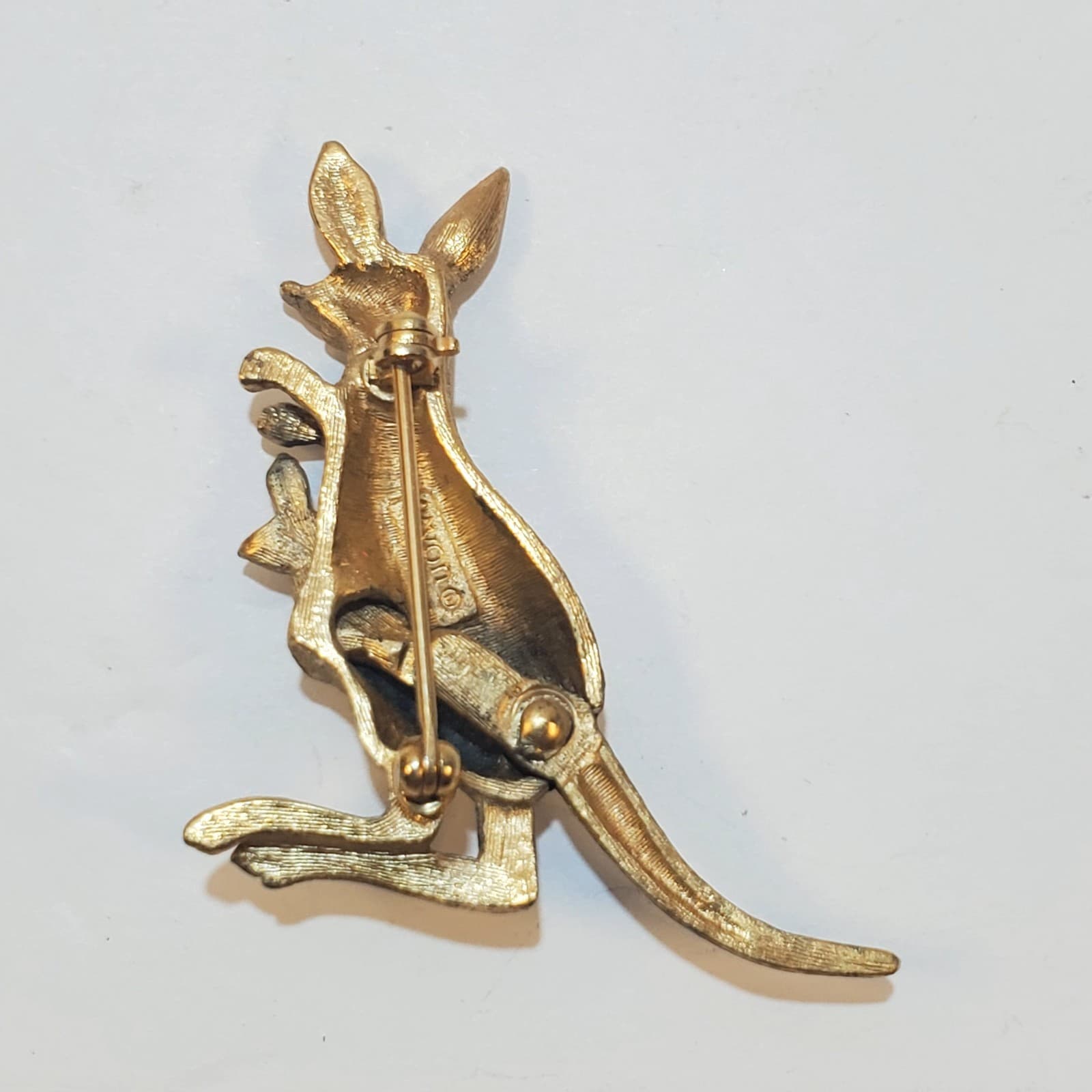 Vintage Avon Gold Tone Brushed Metal Mechanical Kangaroo and Joey Brooch Pin - Thumbnail 3