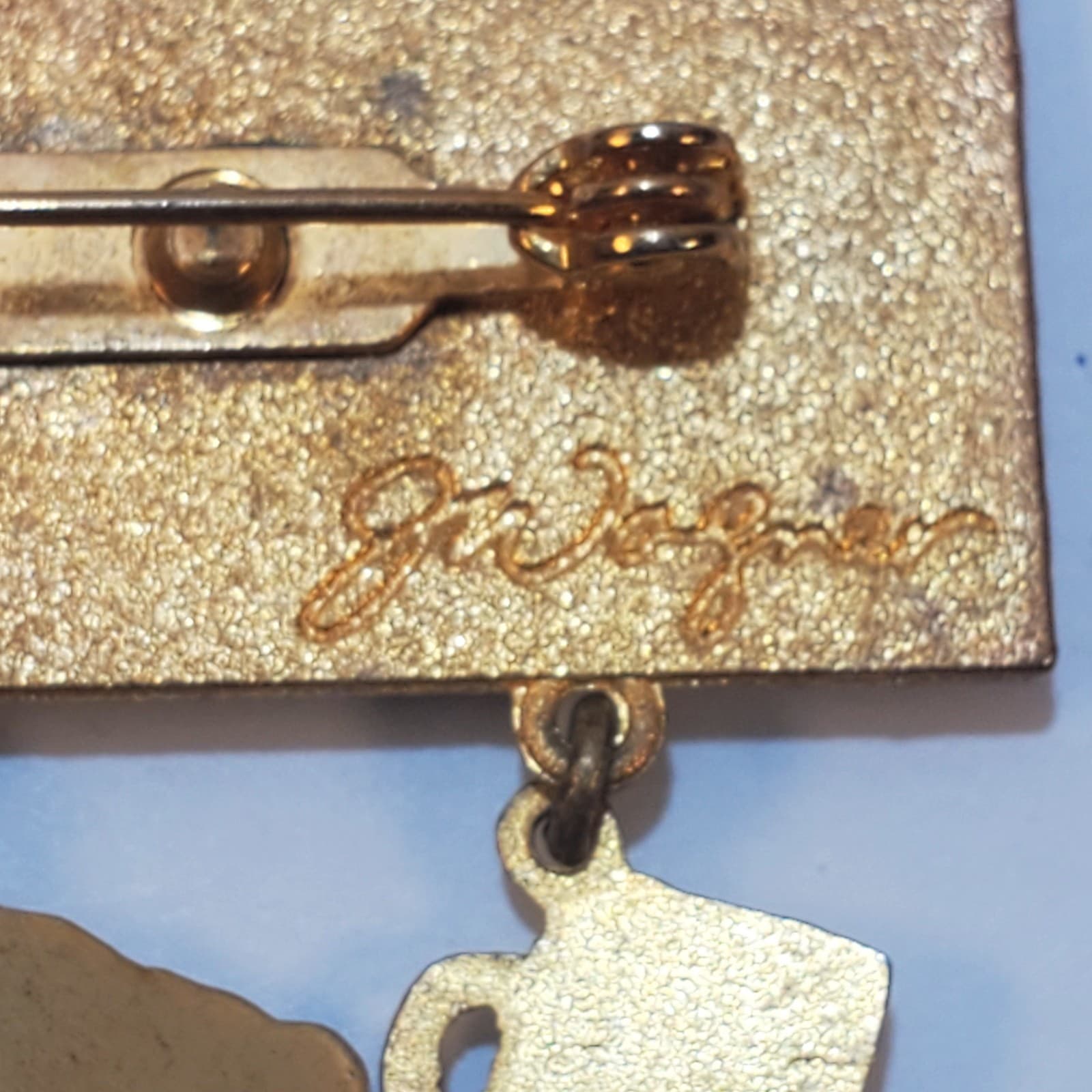 Vtg Signed J Wagner 2003 Gold Tone Metal Maxine Official Club Dangle Brooch Pin - Thumbnail 4