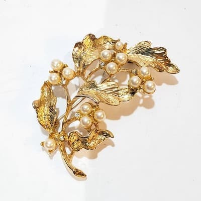Vintage Textured Gold Tone and Faux Pearls Leaf Brooch Pin 2 inch