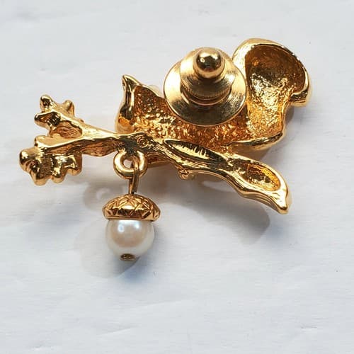 Vtg Avon Gold Tone Squirrel on Branch Dangle Faux Pearl Acorn Lapel Tie Tack Pin - Thumbnail 2