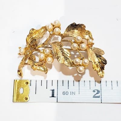 Vintage Textured Gold Tone and Faux Pearls Leaf Brooch Pin 2 inch - Thumbnail 3