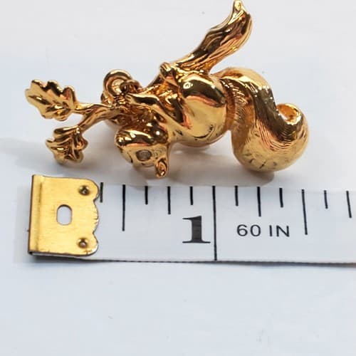 Vtg Avon Gold Tone Squirrel on Branch Dangle Faux Pearl Acorn Lapel Tie Tack Pin - Thumbnail 4