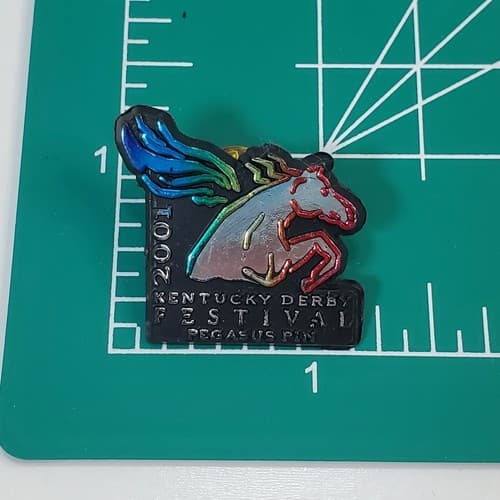 Vtg Kentucky Derby 2001 Lapel Pin KY Festival Pegasus Plastic Horse Race Badge - Thumbnail 3