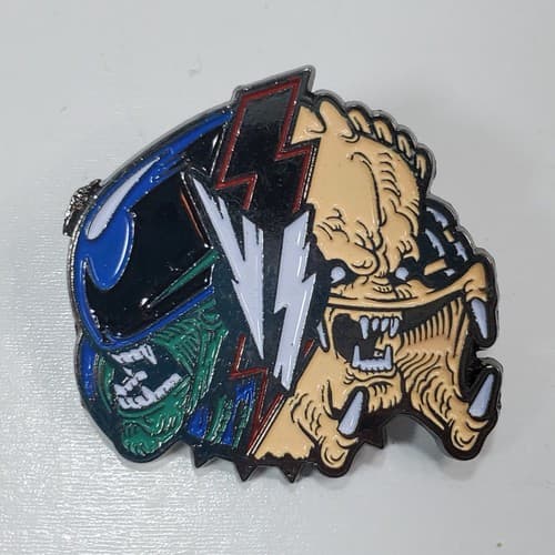 Alien vs Predator Enamel Lapel Hat Jacket Pin Video Loot Gaming