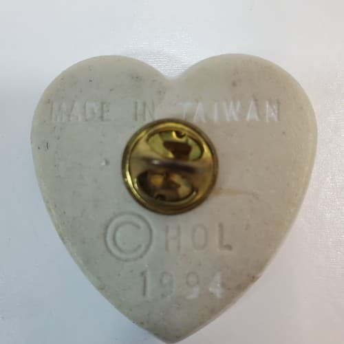 1994 Heart Shaped White Ceramic Ribbon Poinsettia Flower Christmas Holiday Pin - Thumbnail 3
