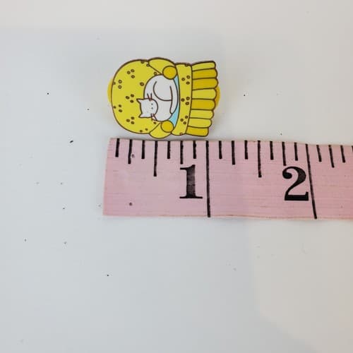 Vintage 1998 Jone Hallmark White Cat Laying on a Chair Metal Lapel Pin - Thumbnail 4