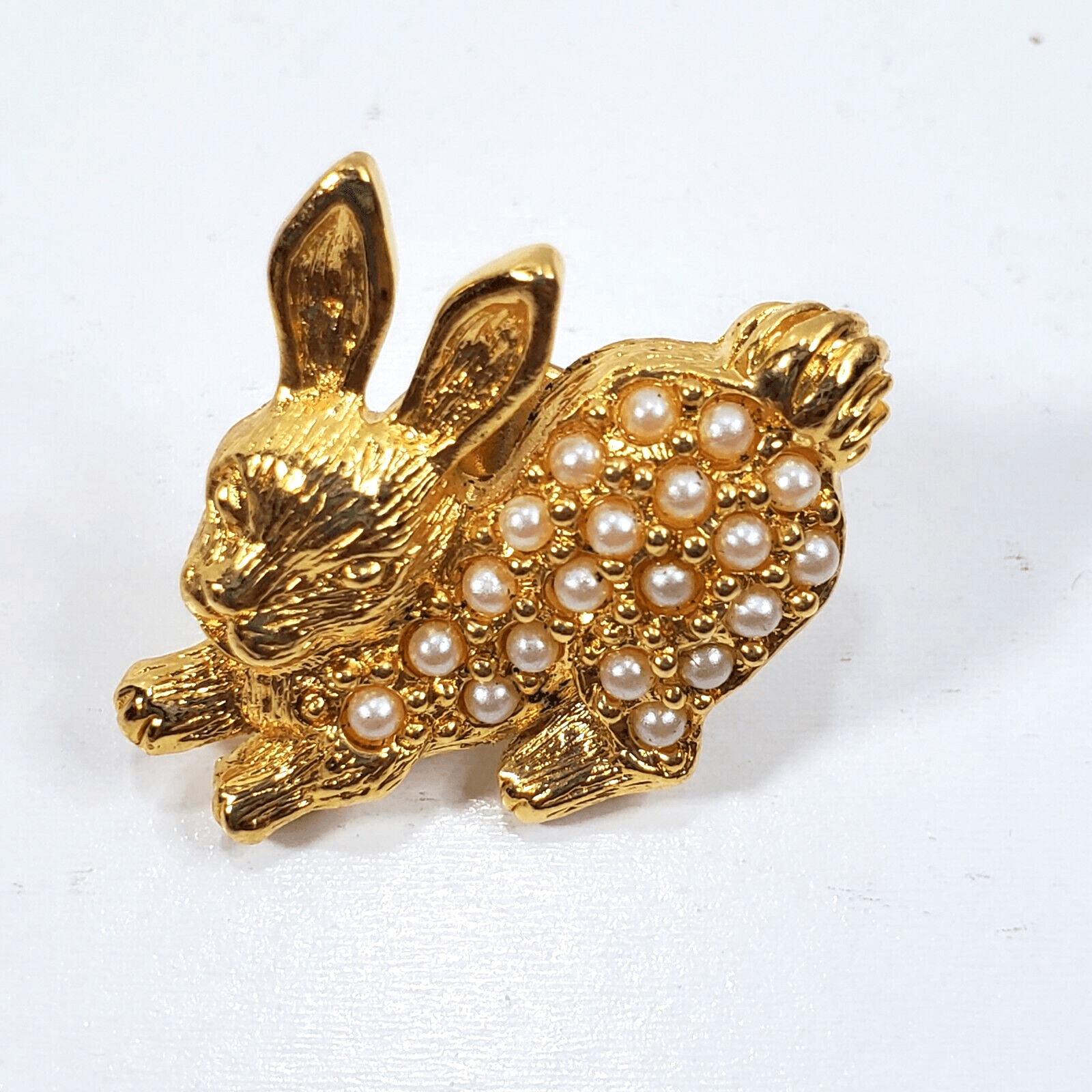 Vintage 1992 Avon Pearly Bunny Tack Pin Gold Tone & Faux Pearls Rabbit Easter