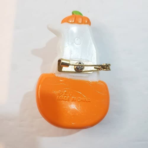 Vintage E.U. Halloween Happy Ghost in a Pumpkin BOO Plastic Molded Pin - Thumbnail 2