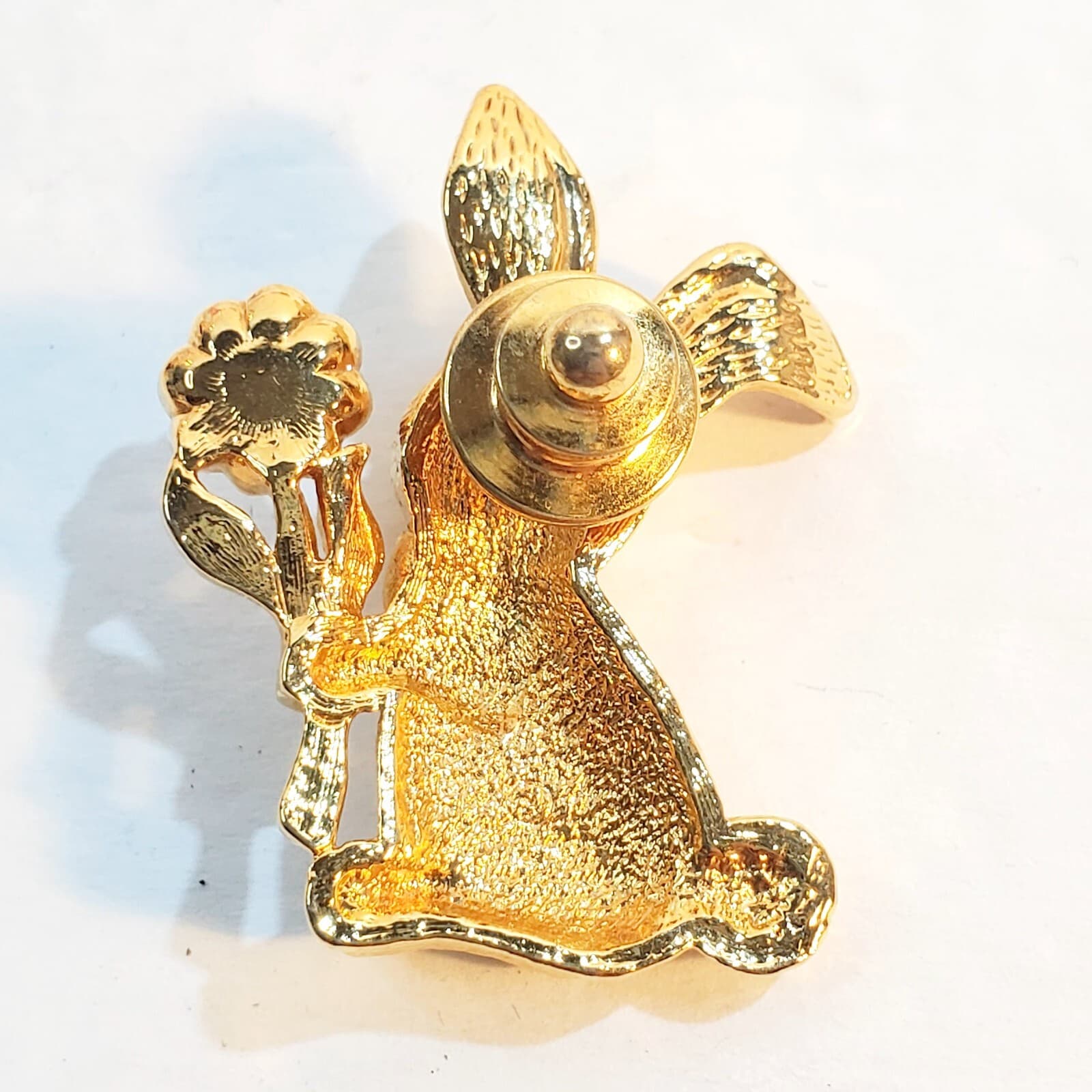 Vtg Gold Tone Enamel Bunny Rabbit Holding Flower Easter Spring Tack Lapel Pin - Thumbnail 2