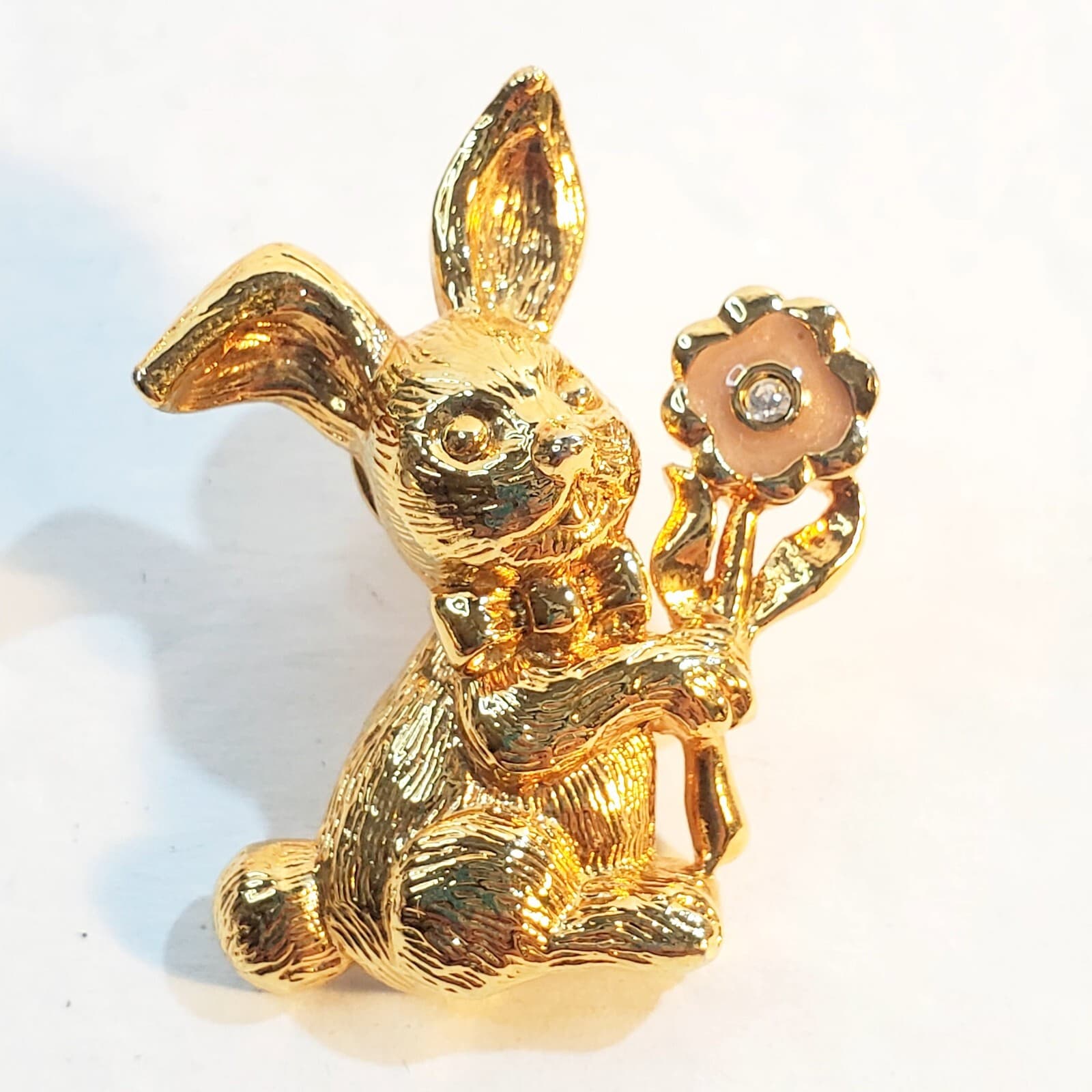 Vtg Gold Tone Enamel Bunny Rabbit Holding Flower Easter Spring Tack Lapel Pin