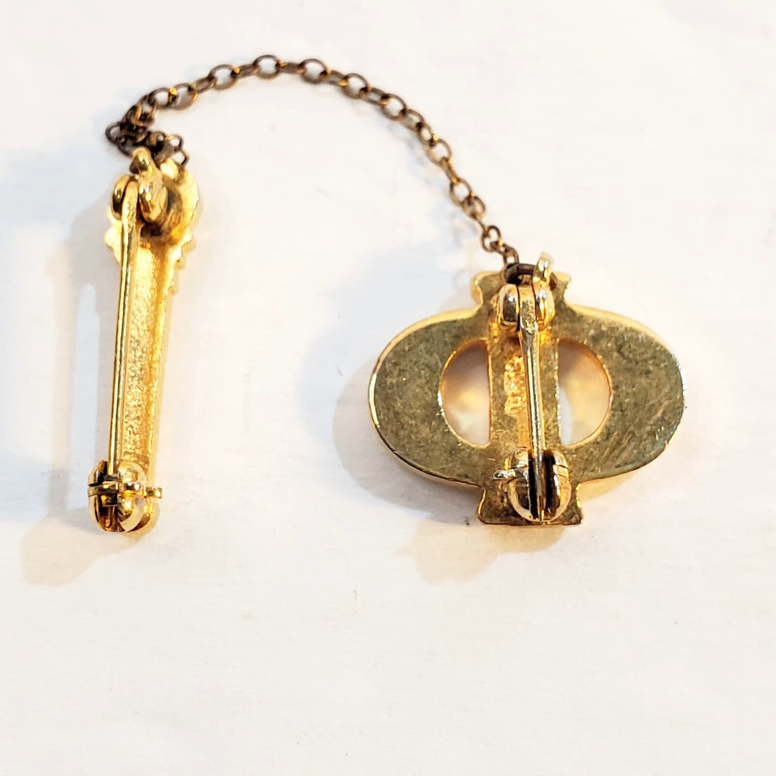 Vintage Phi Beta Epsilon Sorority Fraternity Gold Tone Faux Pearl Lapel Pin - Thumbnail 4