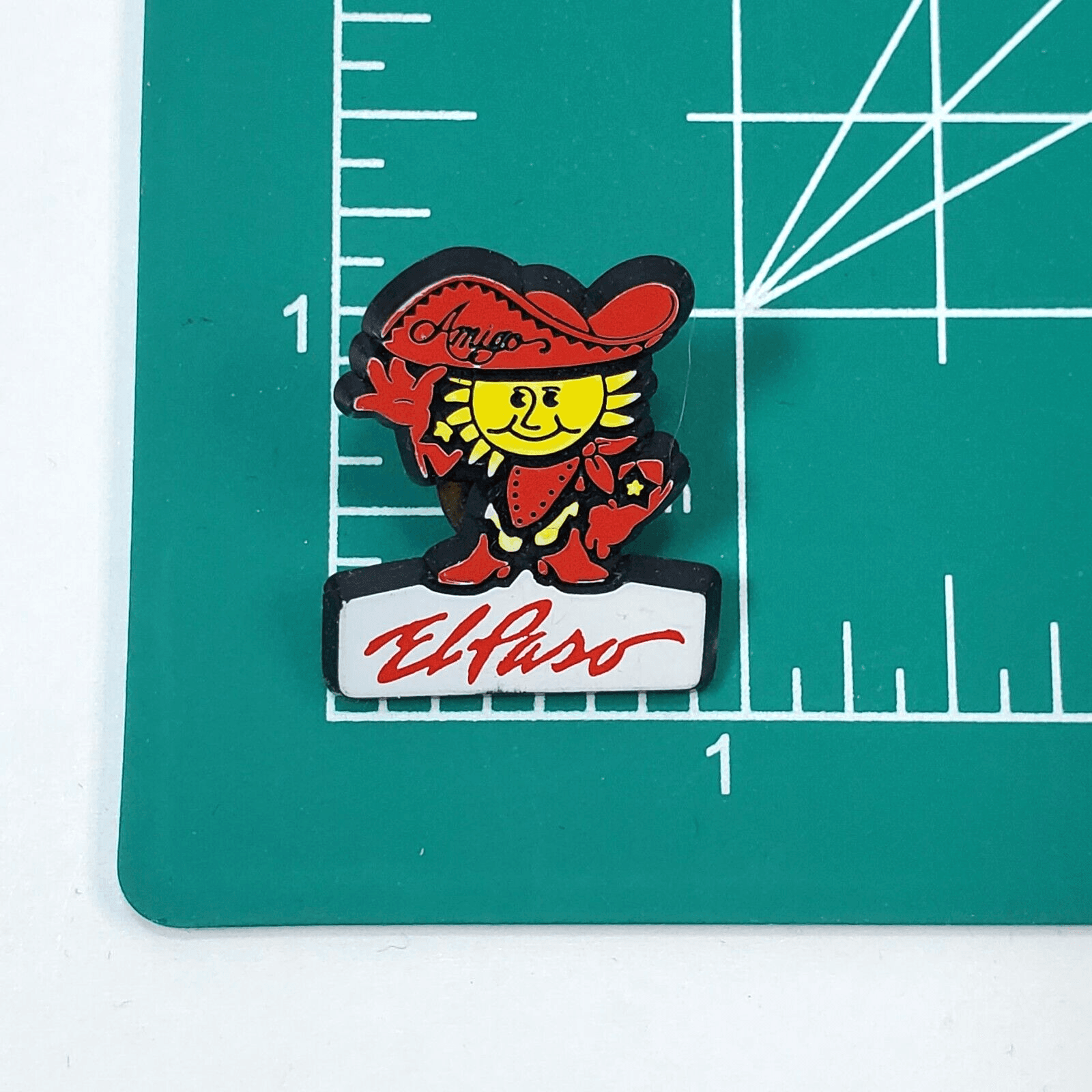 Vintage El Paso Texas Plastic Amigo Character Souvenir Pin Sombrero Travel - Thumbnail 3