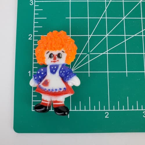 Vintage Hallmark 1974 Raggedy Ann Plastic Pin The Bobs Merrill Company Inc - Thumbnail 4