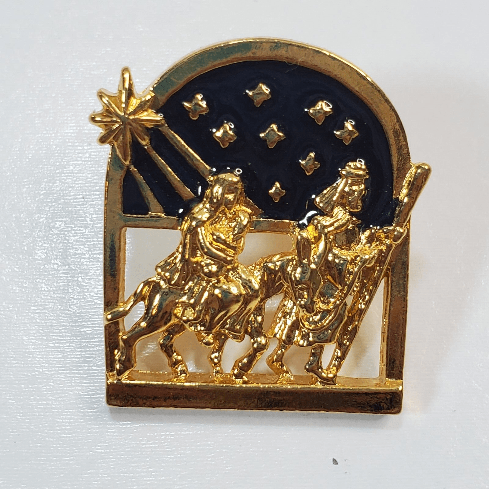 Vintage Avon Gold Tone Metal Black Enamel North Star Wise Men Christmas Tack Pin