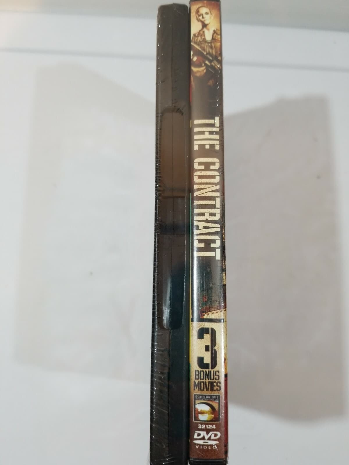 The Contract The Fall Choke Crosshairs 10-Movie Horror & Action Collection DVD - Thumbnail 4