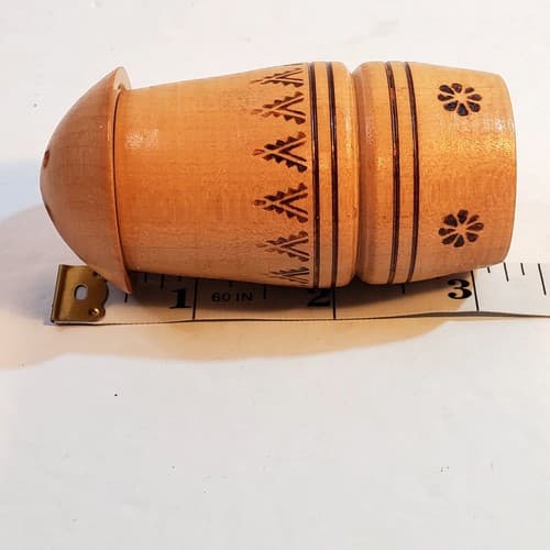 Vtg Wooden Carved Floral Geometric Design Salt & Pepper Shakers Screw Off Top - Thumbnail 9