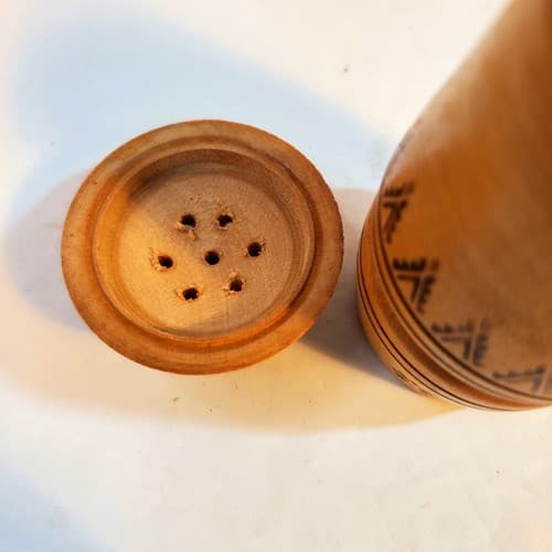 Vtg Wooden Carved Floral Geometric Design Salt & Pepper Shakers Screw Off Top - Thumbnail 6