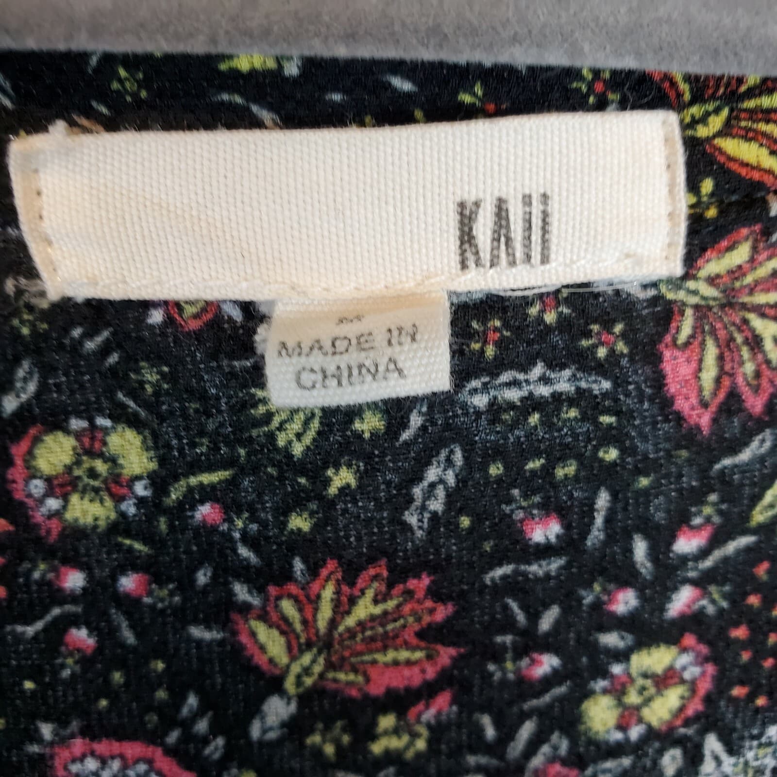 Kaii Women's Blouse Top Black Floral Pattern Long Roll-up Sleeve Tie Waist Sz M - Thumbnail 6