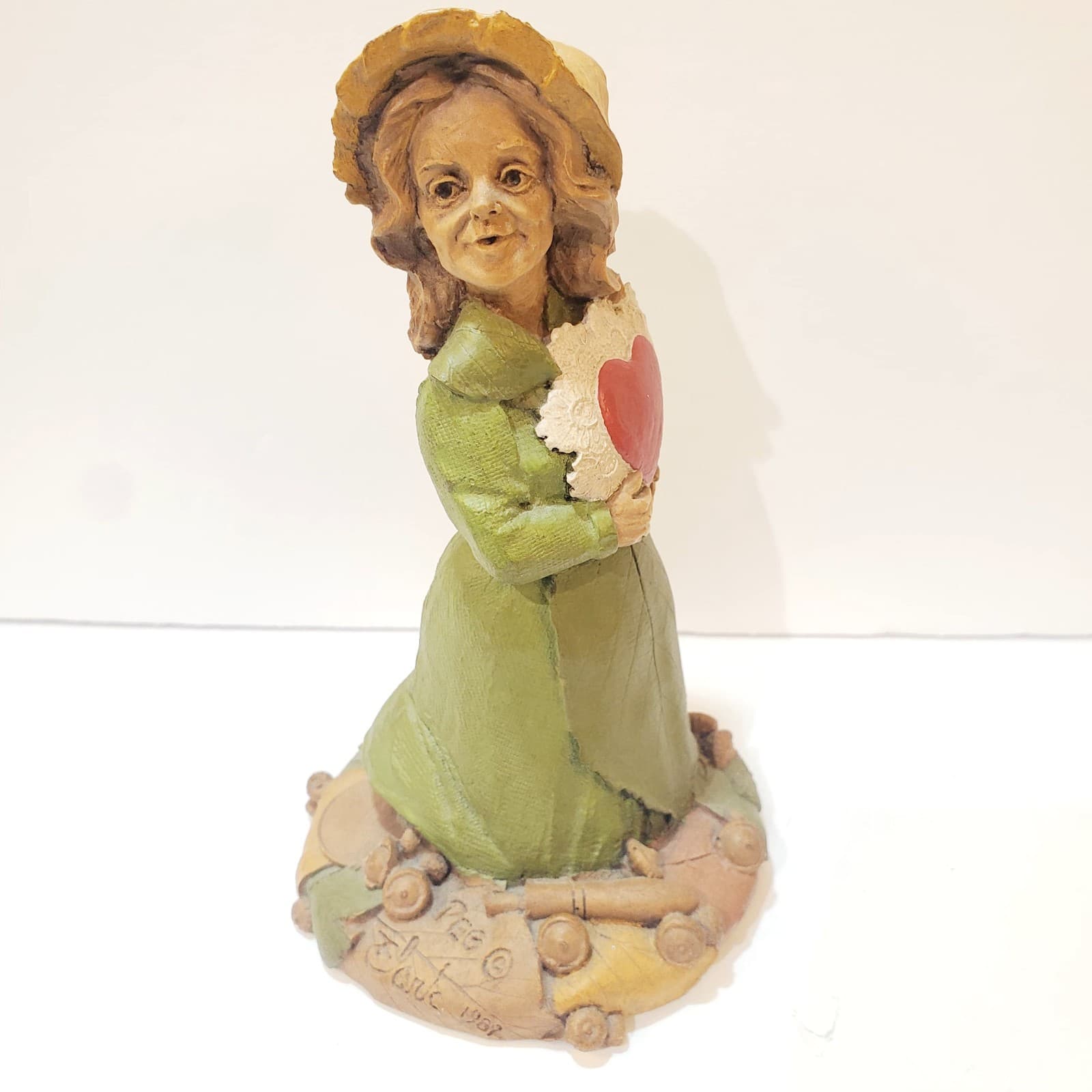 Vintage Tom Clark Clay Lady Gnome Sculpture Peg Holding Heart 1989 Figurine