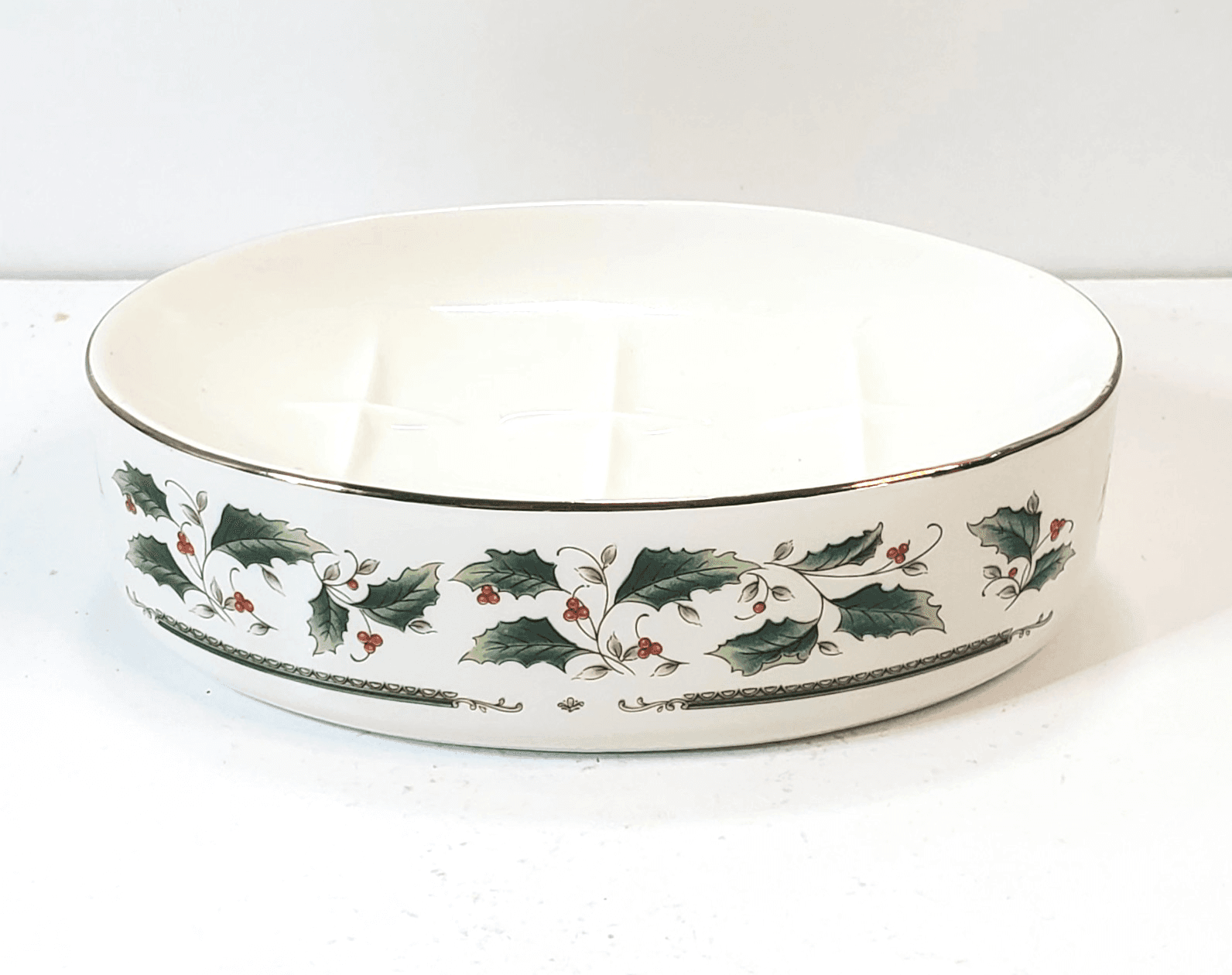 Vintage AMC NY NY Christmas Holly Berry Ceramic Bath Soap Dish Japan
