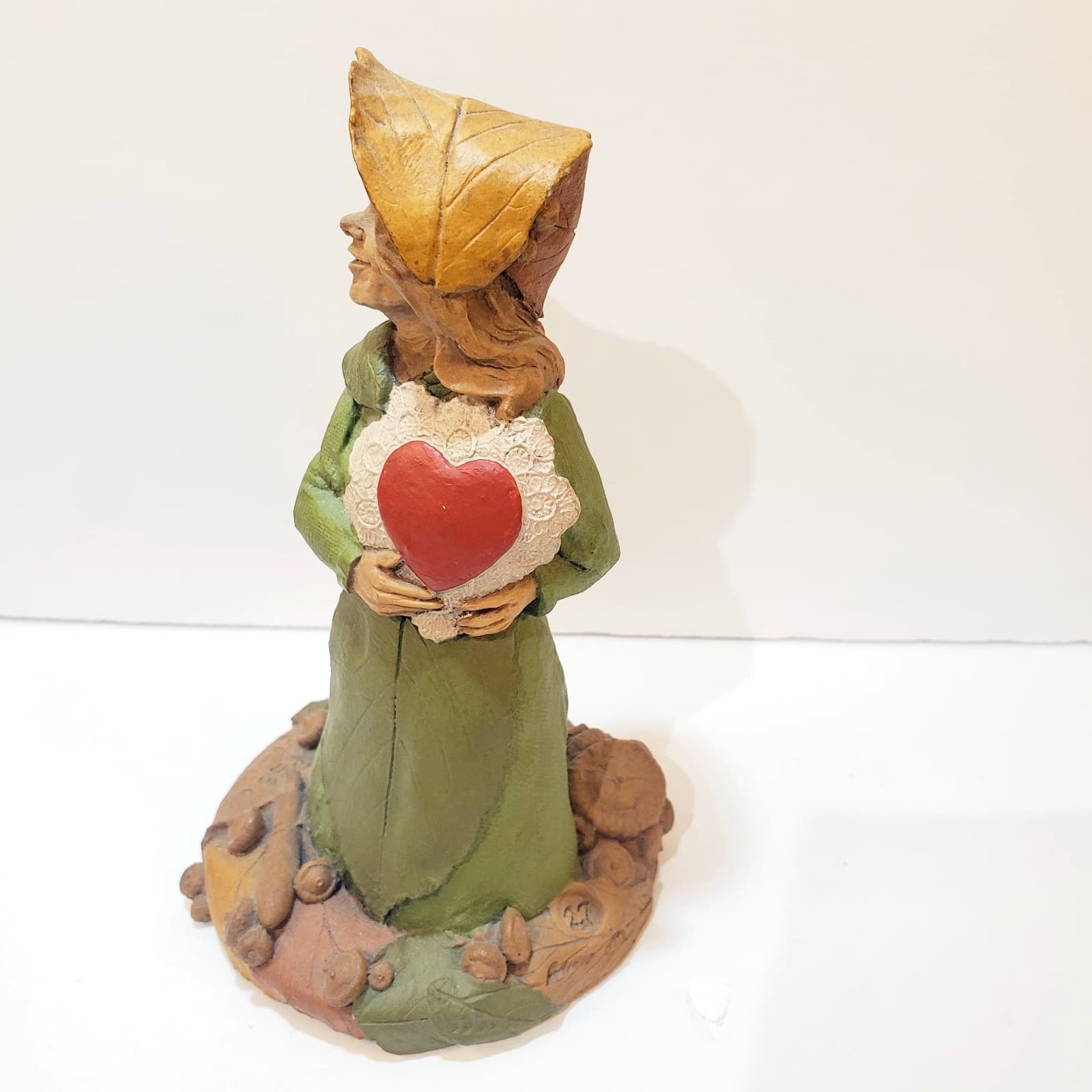 Vintage Tom Clark Clay Lady Gnome Sculpture Peg Holding Heart 1989 Figurine - Thumbnail 2
