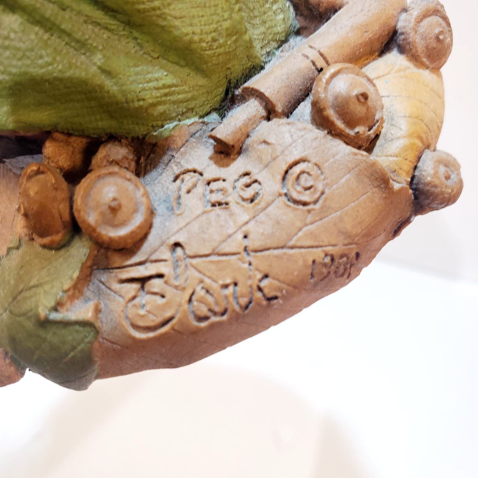 Vintage Tom Clark Clay Lady Gnome Sculpture Peg Holding Heart 1989 Figurine - Thumbnail 6
