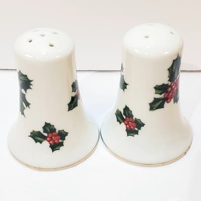 Vintage Lefton Classic Holly Berry Christmas Salt & Pepper Shaker Set #7955 - Thumbnail 2