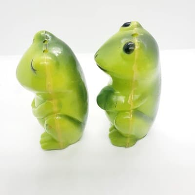 Vintage Anthropomorphic Plastic Green Frogs Salt and Pepper Shakers Hong Kong - Thumbnail 5