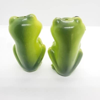 Vintage Anthropomorphic Plastic Green Frogs Salt and Pepper Shakers Hong Kong - Thumbnail 4