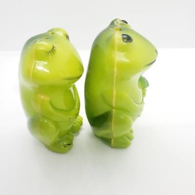 Vintage Anthropomorphic Plastic Green Frogs Salt and Pepper Shakers Hong Kong - Thumbnail 2