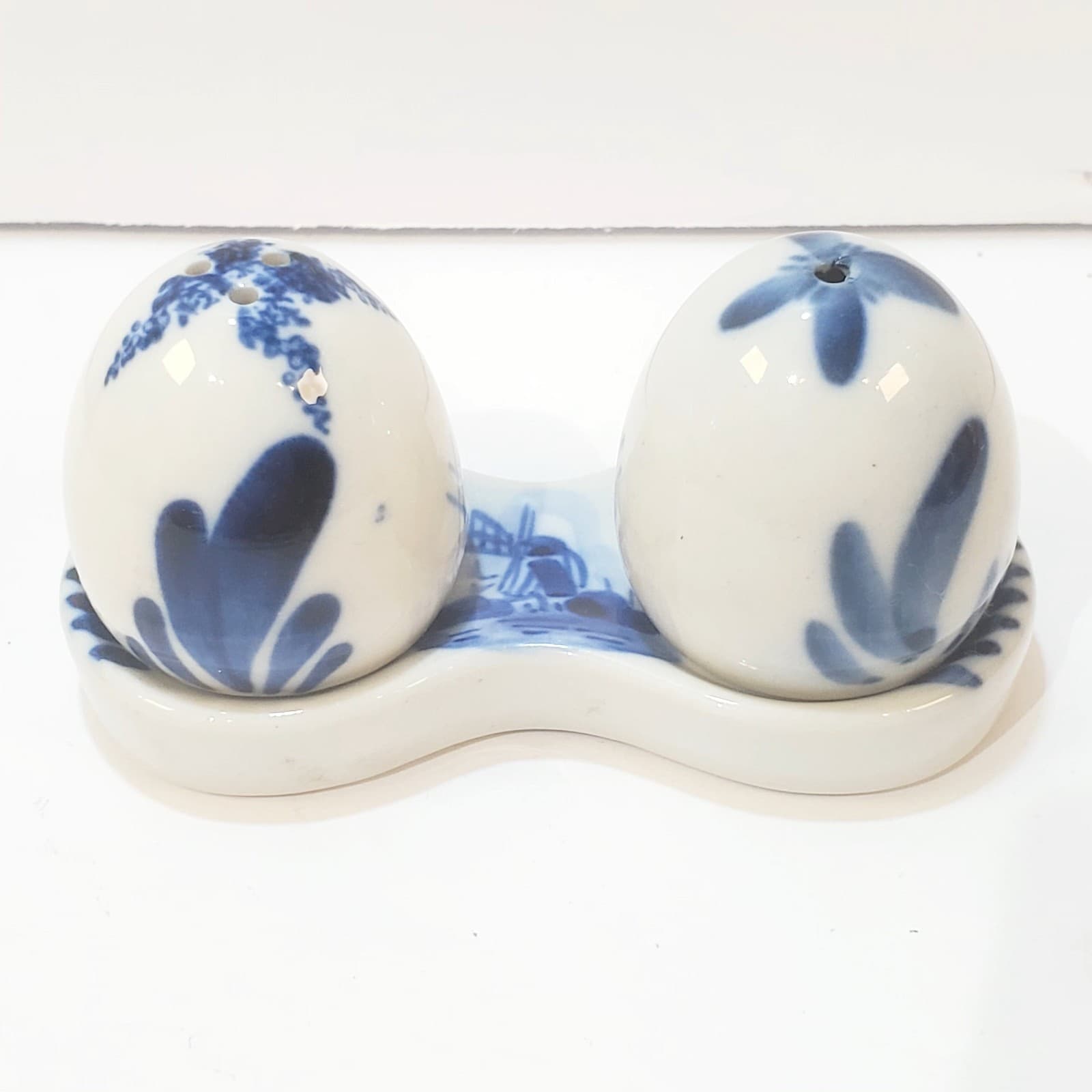 Vintage Delft Blue Hand Painted Salt & Pepper Shakers Windmills with Underplate - Thumbnail 2
