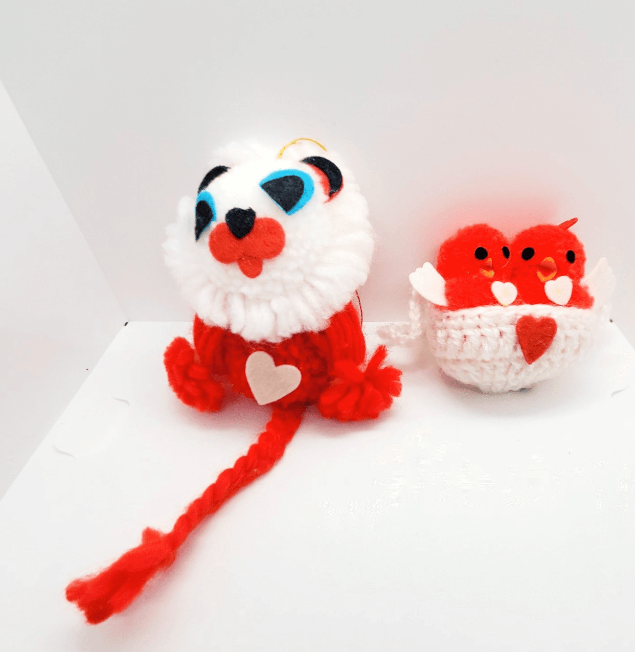 Vtg Lion & 2 birds in a Nest Christmas / Valentines Ornament Fuzzy Pom Pom Balls