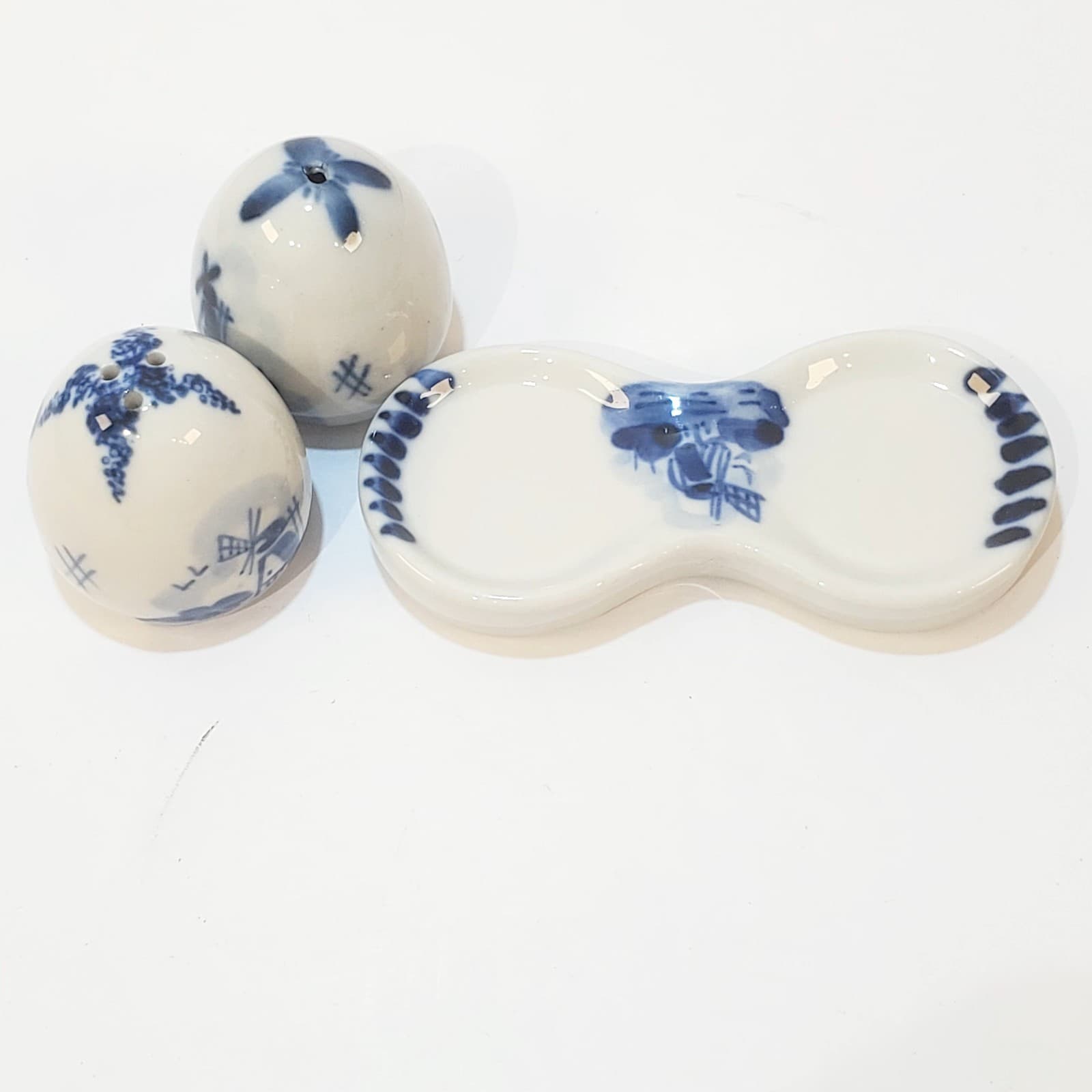 Vintage Delft Blue Hand Painted Salt & Pepper Shakers Windmills with Underplate - Thumbnail 7
