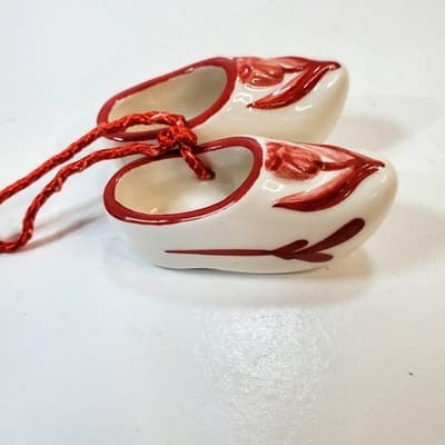 Vintage Pair of Mini Holland Bosman Pottery Shoe Clogs Red Tulips Art 2" Long - Thumbnail 4