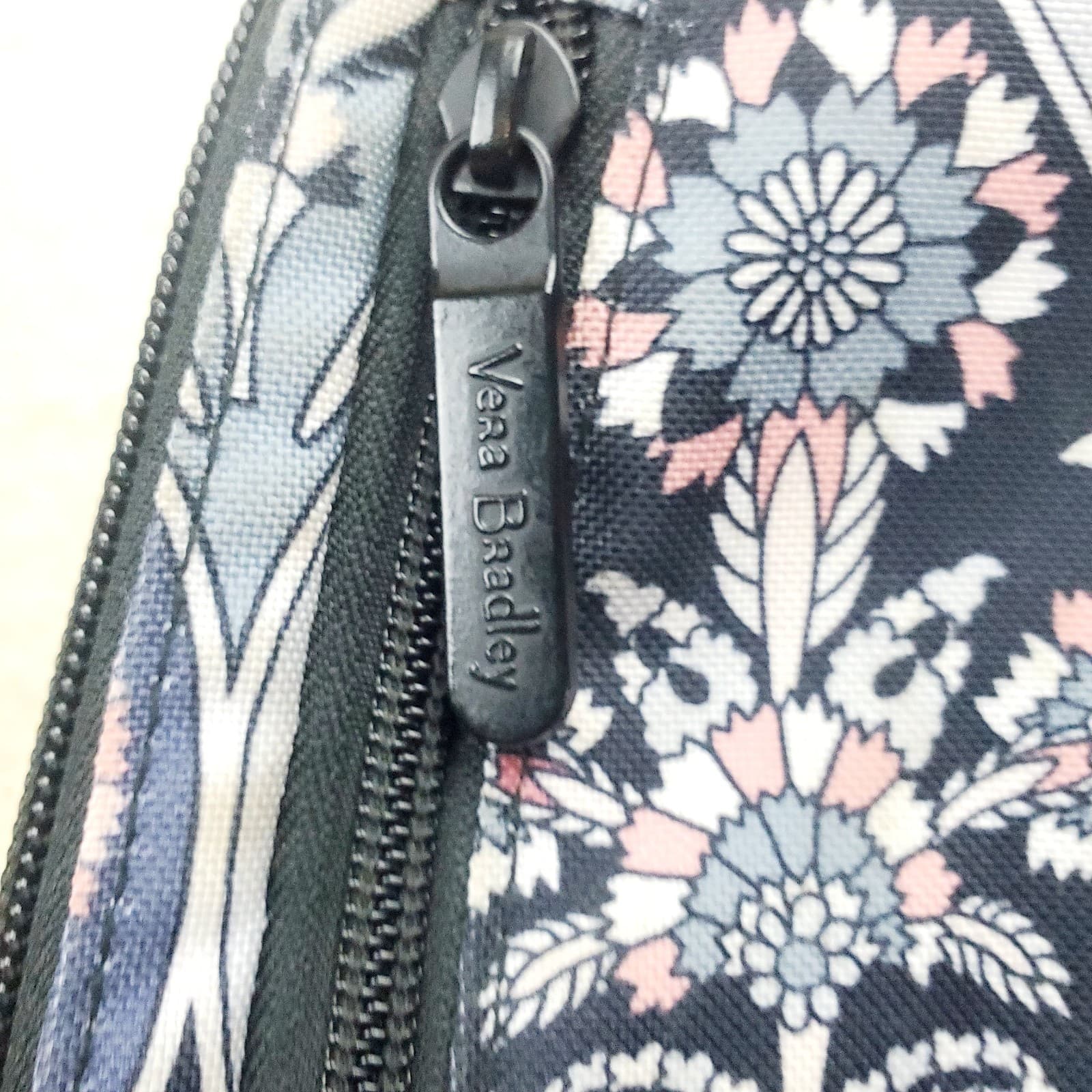 Vera Bradley Lighten Up Essential Compact Sling Purse Ornate Bloom & Zip ID Case - Thumbnail 4