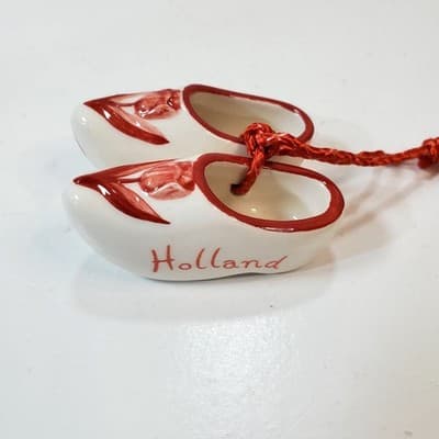 Vintage Pair of Mini Holland Bosman Pottery Shoe Clogs Red Tulips Art 2" Long - Thumbnail 2