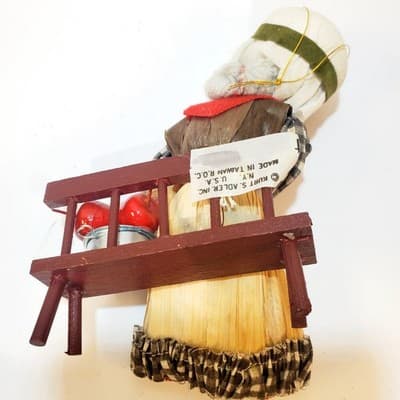 Vtg Kurt S Adler Handcrafted Corn Husk Girl on Bench w Apples Christmas Ornament - Thumbnail 4