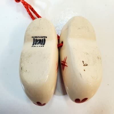 Vintage Pair of Mini Holland Bosman Pottery Shoe Clogs Red Tulips Art 2" Long - Thumbnail 5