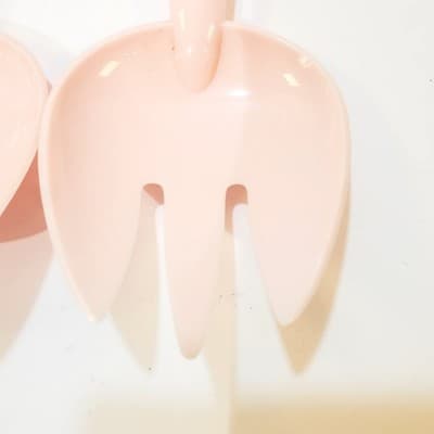 Vintage Mid-Century Pink Plastic Serving Soon And Fork Flamingo Palm Tree 10.5" - Thumbnail 9